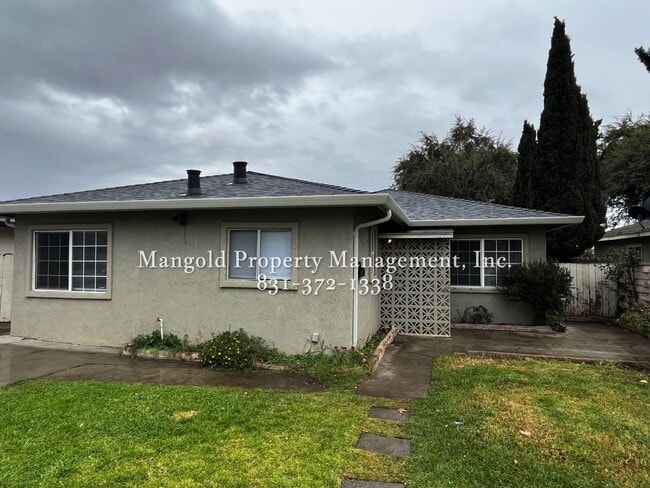 Building Photo - Inviting 4 Bed/2 Bath Home with Spacious Backyard