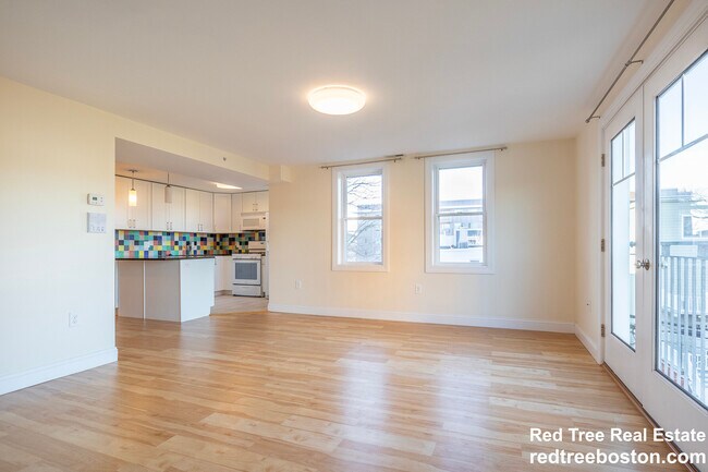 Photo - 72 London St Unit 3R