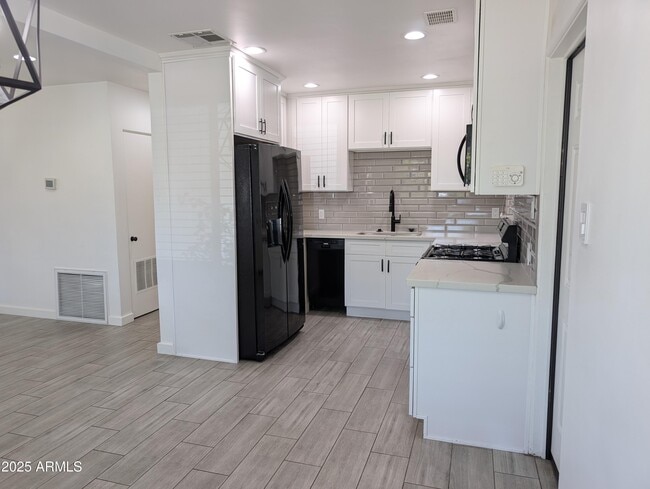 Photo - 3522 E Cheery Lynn Rd