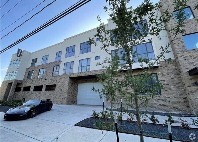 Building Photo - 2727 Houston Ave Unit 309 Rental