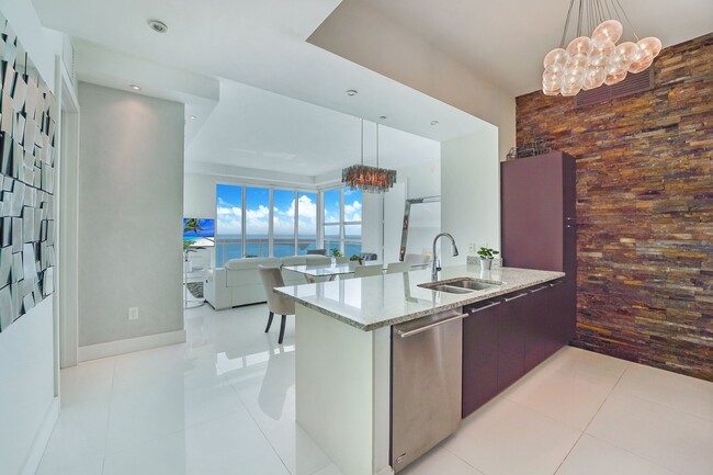 Photo - 950 Brickell Bay Dr Unidad # 4811 Rental