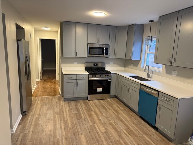 Kitchen - 512 Yates Ave