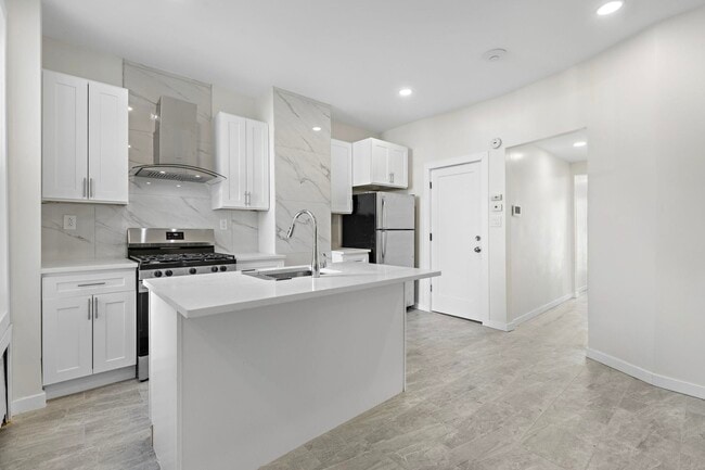 Building Photo - 600 67th St Unit 1