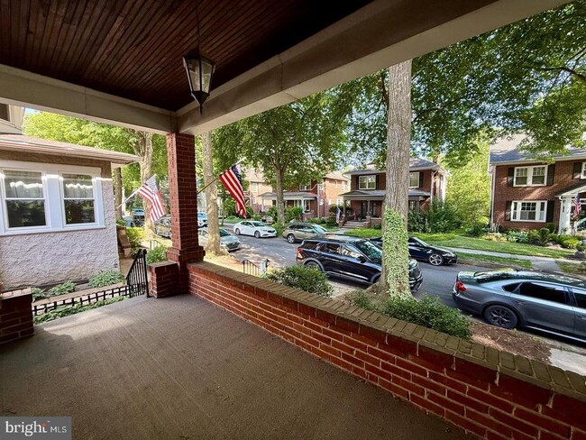 1557 Dauphin Ave