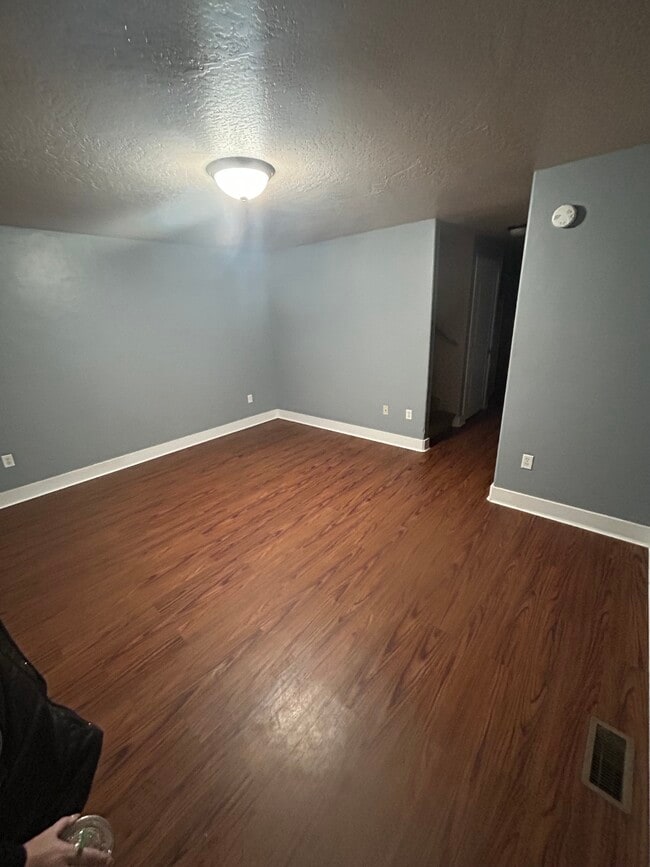 Photo - 2207 S 10th St W