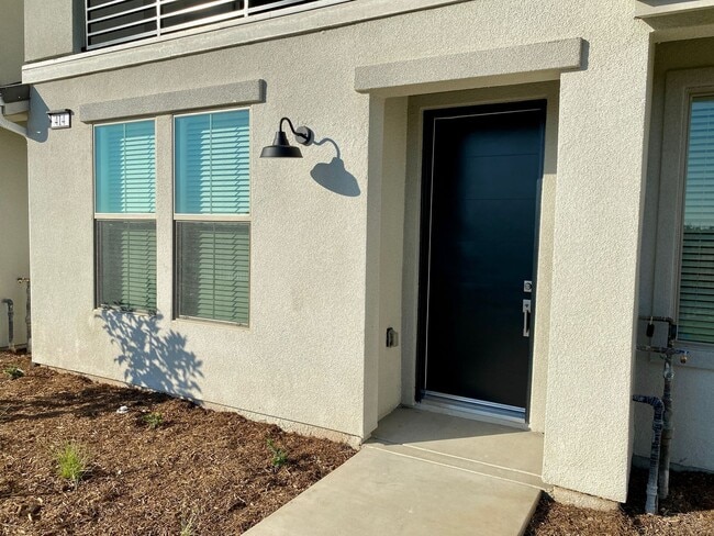 414 W Mahogany Ln