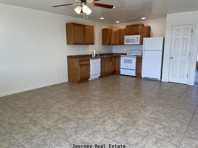 Photo - 4469 N Miner Rd Unidad 2