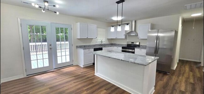 Photo - Renovated 4BD/1.5BA Ranch in Windsor Park!