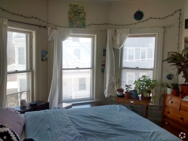 Building Photo - 13-15 Greene St Rental