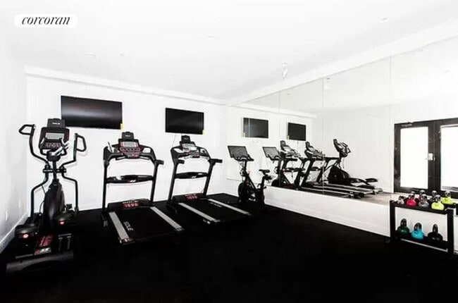 Photo - 1229 Putnam Ave