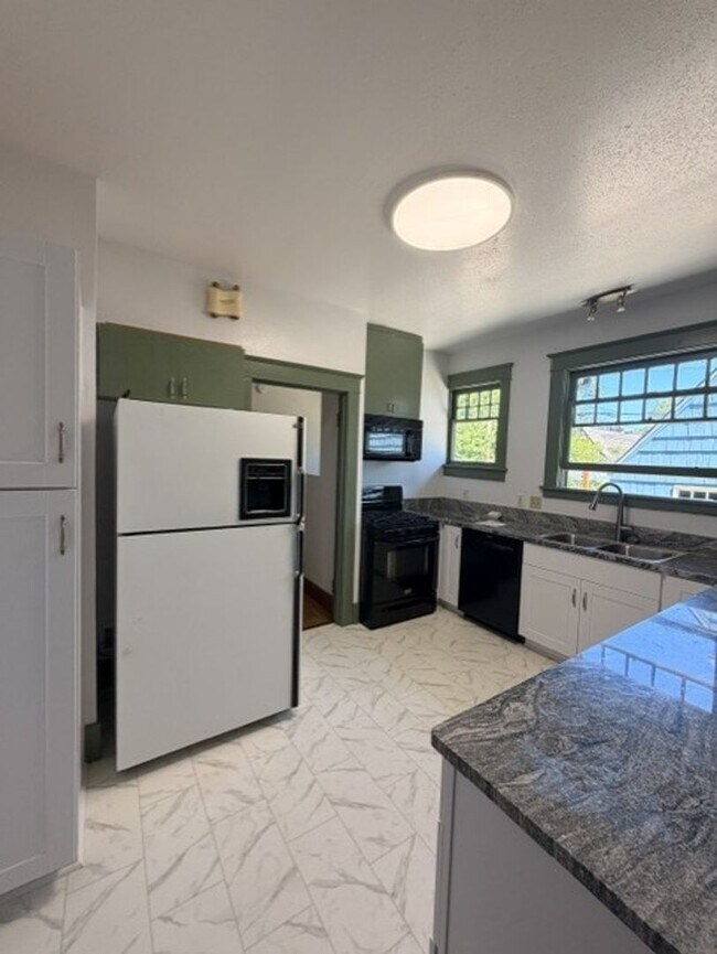 Photo - 412 SW 5th St Unit 101