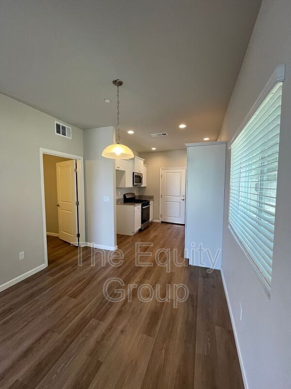 Photo - 405 S Summit St Unit 104