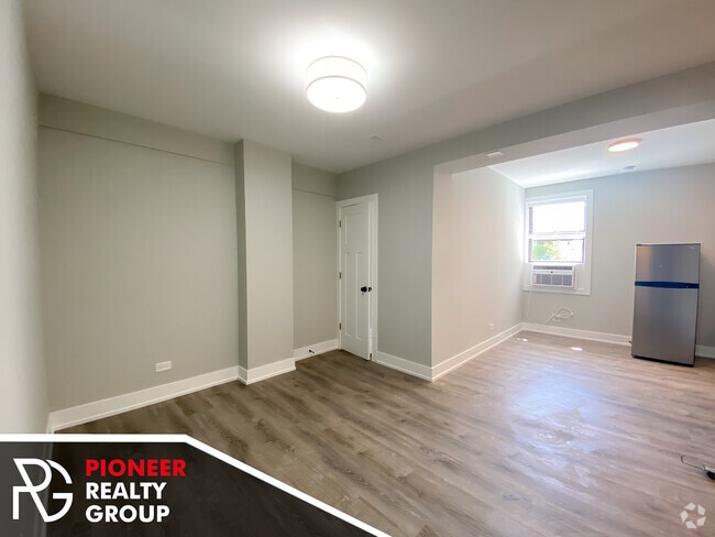 Building Photo - 503 W Belmont Ave Rental
