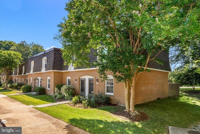 Photo - 8123 Kingsway Ct