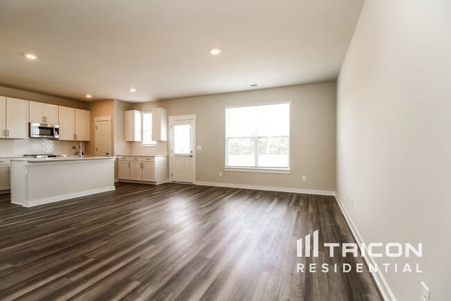 Photo - 1728 Lannister Ave