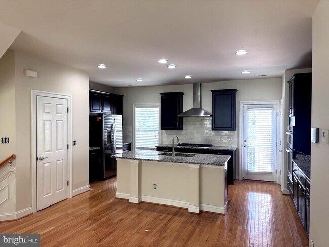 Photo - 3083 Waterloo Ln