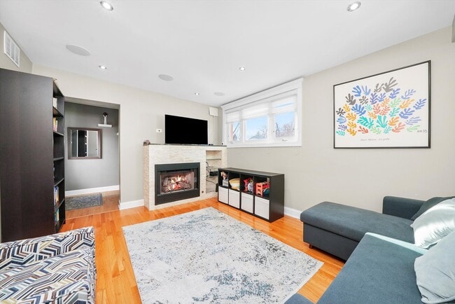 Photo - 9016 Marmora Ave