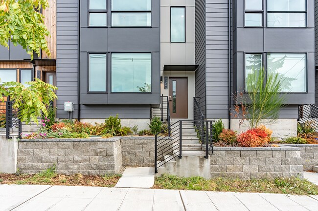 8326 C 16TH AVE NW 98117