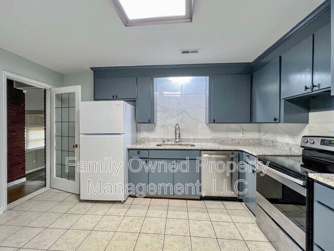 Photo - 1522 Joan St