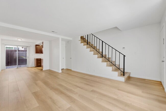 Photo - 212 W Grand Ave