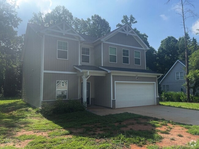 Building Photo - Welcome to this stunning 5-bedroom, 2-bath... Rental