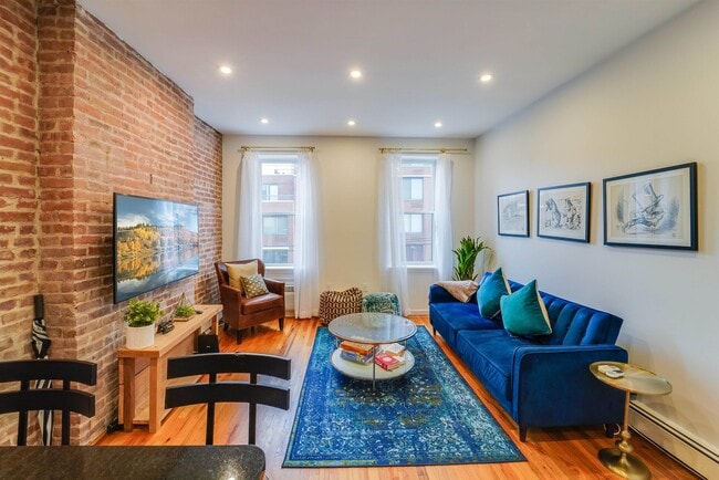 Building Photo - 68 Park Ave Unit 7