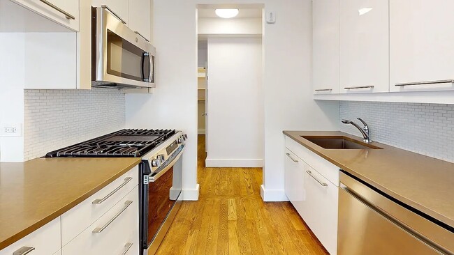 Photo - 220 E 63rd St Unit 2A