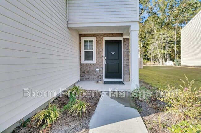 Photo - 399 Spruce Ivy St