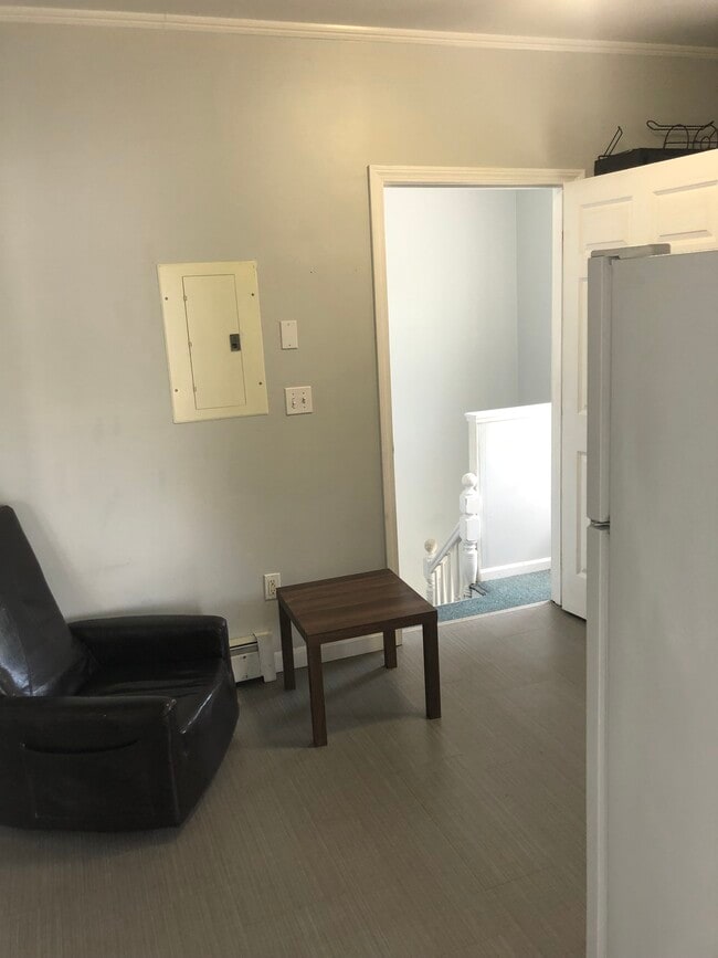 289 Broadway Unit 3