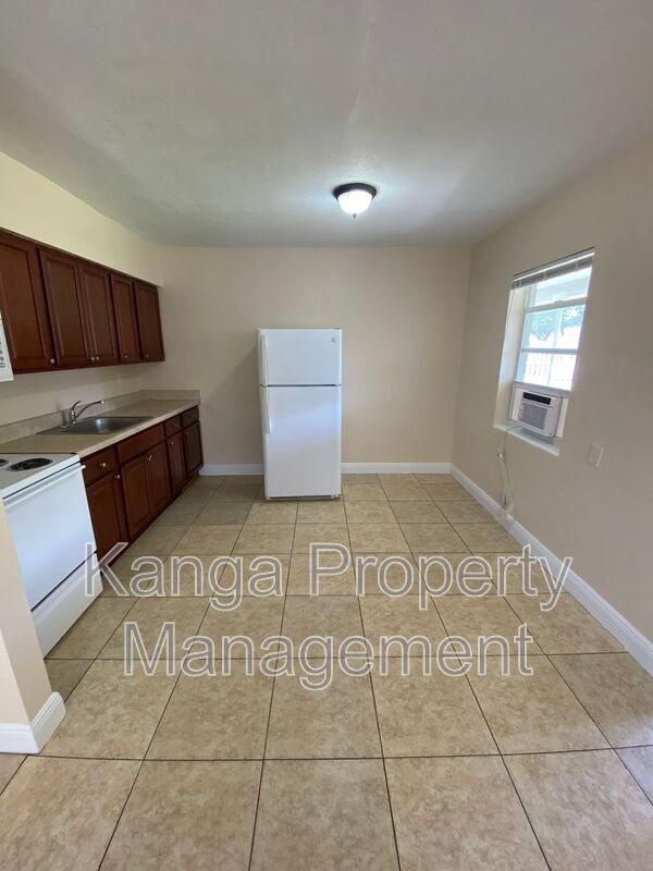 Photo - 4820 Maine St Unit #3