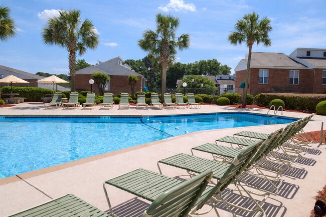 Swimming Pool - Lexington Place Apartments