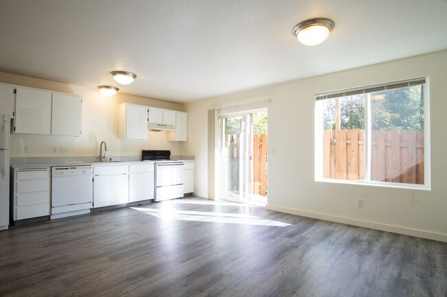 Building Photo - Garden Level 1 Bdr w/ Private Patio Ready ... Unit H1