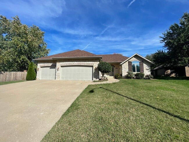Photo - Very spacious 3 bed 2 bath 3 car garage!  ...