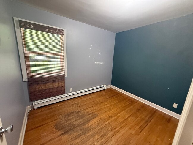 Photo - FIVE BEDROOM- Walking Distance to BSU