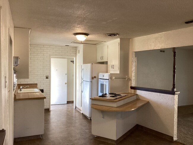 Photo - 487 W San Jose Ave