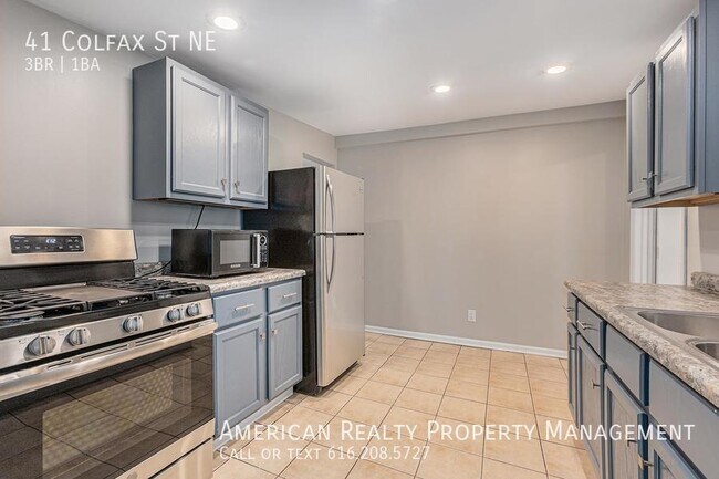 Photo - 41 Colfax St NE