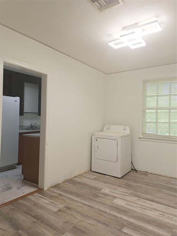 Photo - 2215 E 2nd St