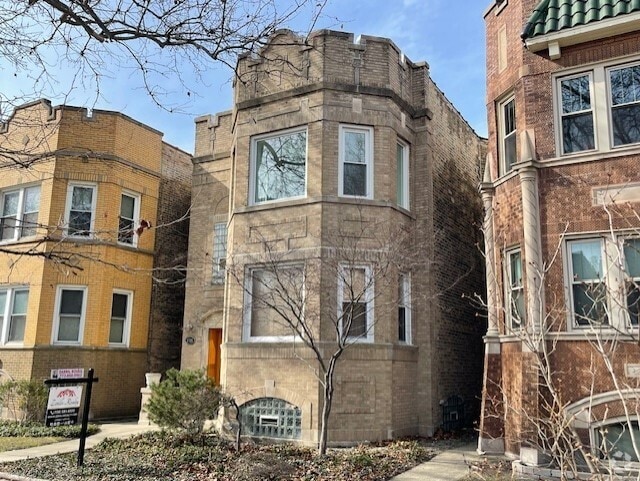 Building Photo - 5618 N Artesian Ave Rental