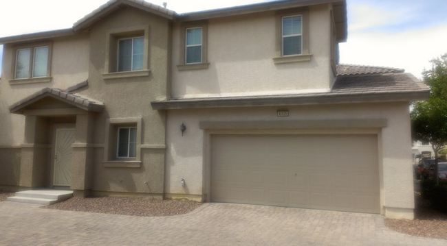 IN GATED COMMUNITY - 3 BED 2 CAR GARAGE 2 ... - IN GATED COMMUNITY - 3 BED 2 CAR GARAGE 2 ... House