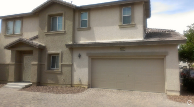 Building Photo - IN GATED COMMUNITY - 3 BED 2 CAR GARAGE 2 ... Rental