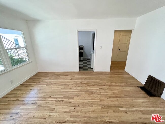 Photo - 7962 Norton Ave Unidad 2