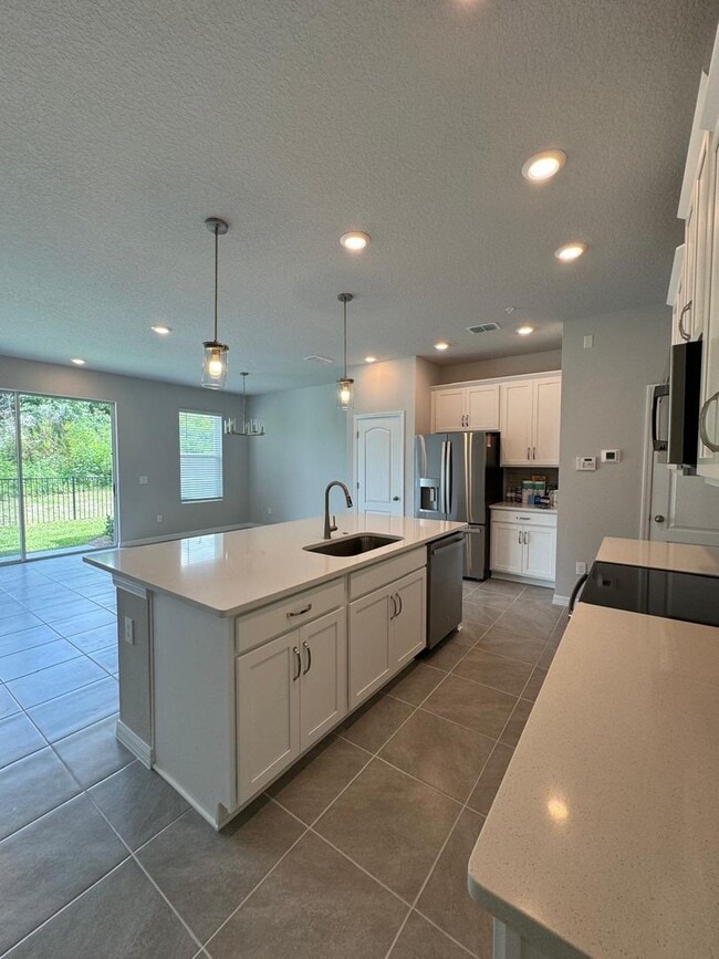 Photo - BRAND NEW TOWNHOUSE 3 BEDROOM 2.5 BATHROOM IN ASTERA