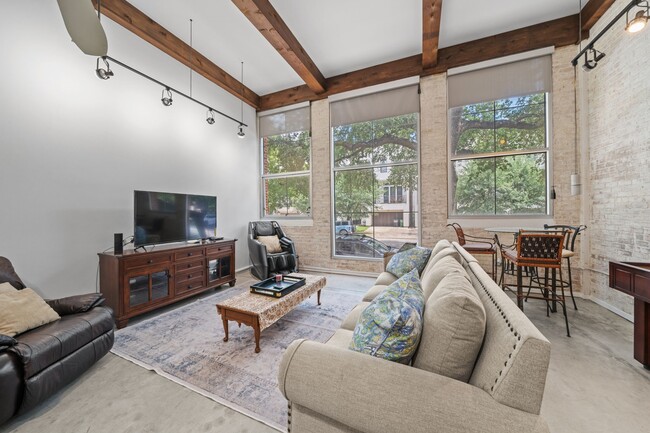 Building Photo - 1312 Live Oak St Unit 109