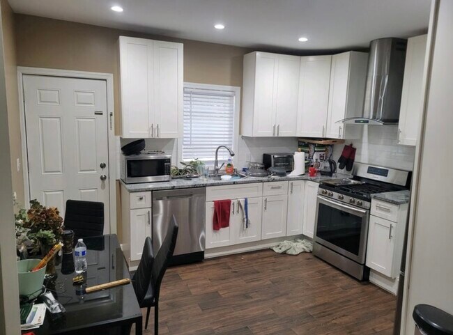 Photo - 591 Christopher St Apartments Unit #2