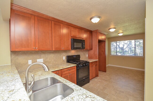 Photo - 3 BEDROOM TOWNHOME FOR LEASE IN LANGHAM CREEK