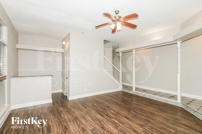 Photo - 2106 Hazyknoll Ln