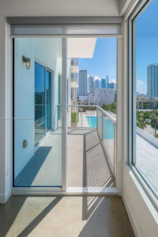 Photo - 10 SW South River Dr Unit 811