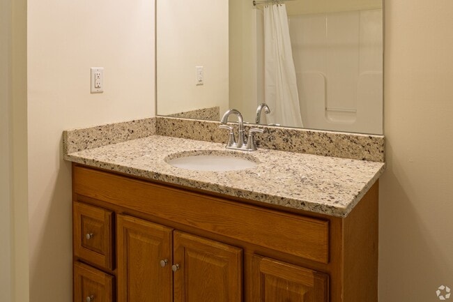 Building Photo - FREE RENT SPECIAL! 1 MONTH FREE & $750 SEC...