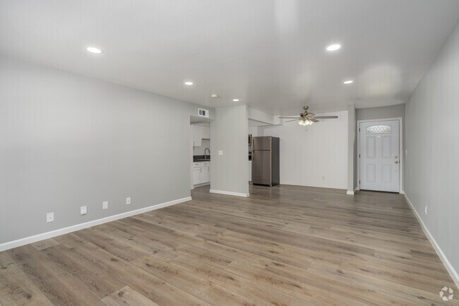3BR, 2BA - 997SF - Living Room - Maple Palace Luxury Apartments