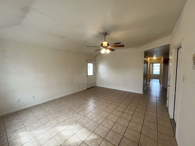 Photo - 105 Castellon Ct